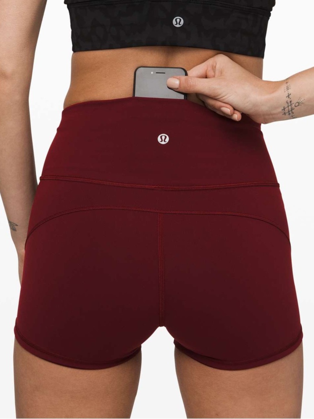 Lululemon In Movement Short *Everlux 2.5"
Deep Rouge